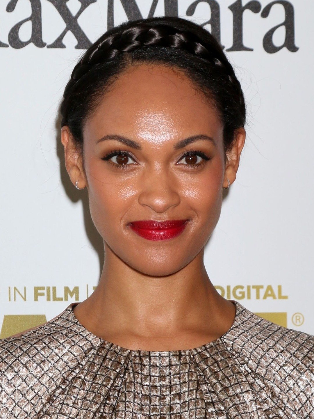 How tall is Cynthia Addai Robinson?